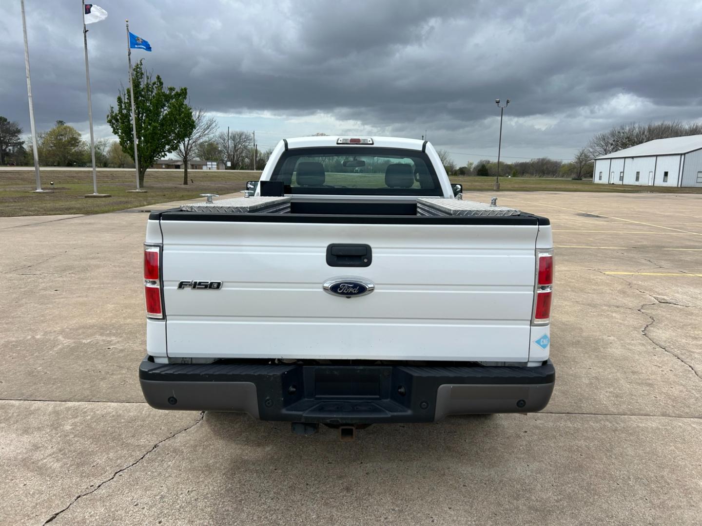 2014 White /Gray Ford F-150 STX 6.5-ft. Bed 2WD (1FTMF1CM7EK) with an 3.7L V6 DOHC 24V engine, 6-Speed Automatic transmission, located at 17760 Hwy 62, Morris, OK, 74445, (918) 733-4887, 35.609104, -95.877060 - Photo#5